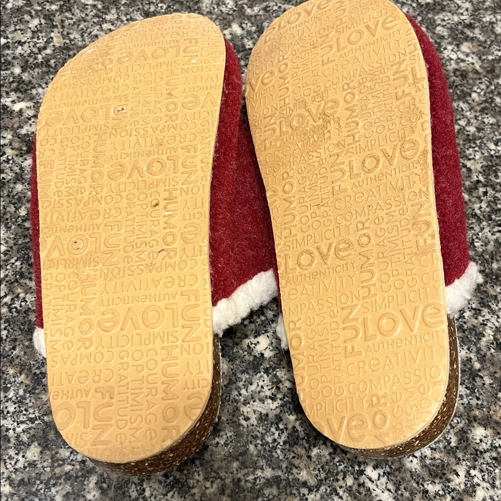 Slippers - Picture 5 of 6